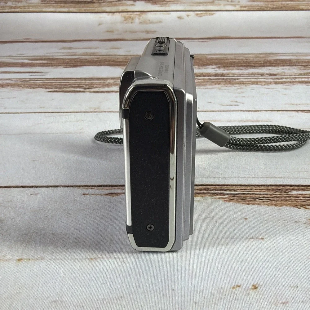 Olympus Tough TG-610 14MP 5x Optical Zoom Camera For Parts/Repair No Focus